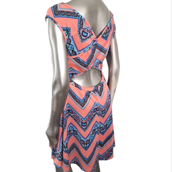 🪻BOGO🪻 Southwest Print Dress w/ Cut-Out Back Size Large NWT - Picture 7 of 10
